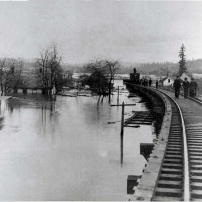 1890 Flood - Willamette River at Oregon City - Railroad tracks looking East at 13th to Green Point