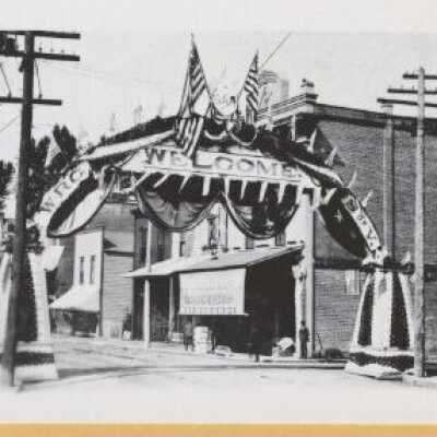 Oregon City Welcome Arch at 6th and Main 1895