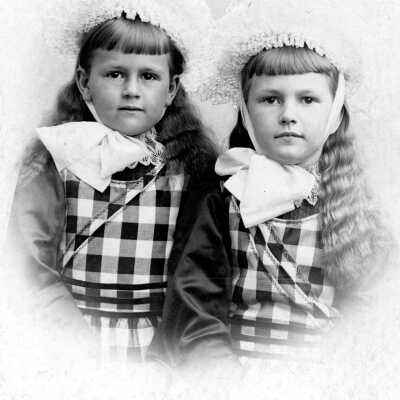 Clara Caufield (Wood) and Edna Caufield (Henderson)