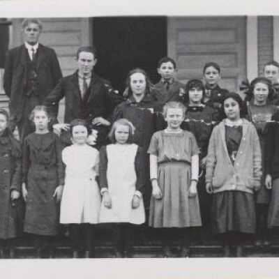 Jennings Lodge School Students 1910