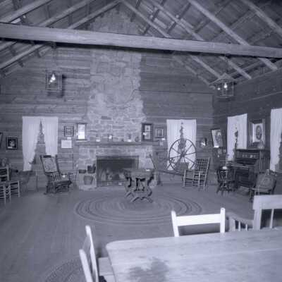 Champoeg D.A.R. Mother Cabin, Interior