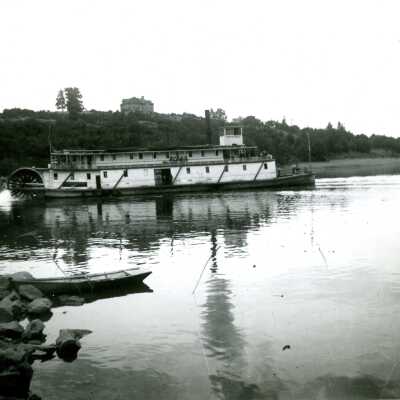 Steamboat "March Mist" - 1903 - Sternwheeler