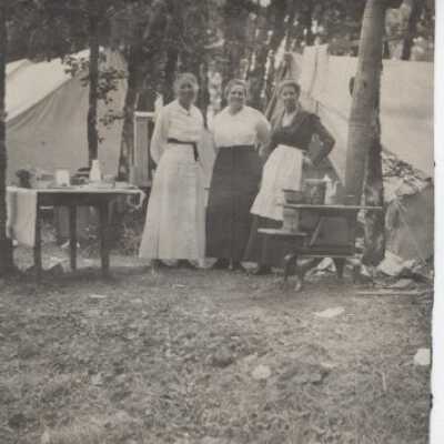 Chautauqua Park - Gladstone Oregon three friends