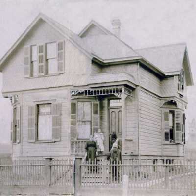 Schuler House (?).: Copyright: Clackamas County Historical Society; Origsize: 4" x 6"; Origformat: Print-Photographic