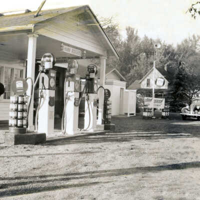 Oregon City - Late 1930's - Hank Rodgers Service Station