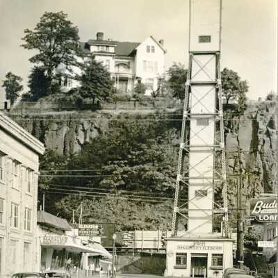 Oregon City Elevator from 7th and Main Streets.