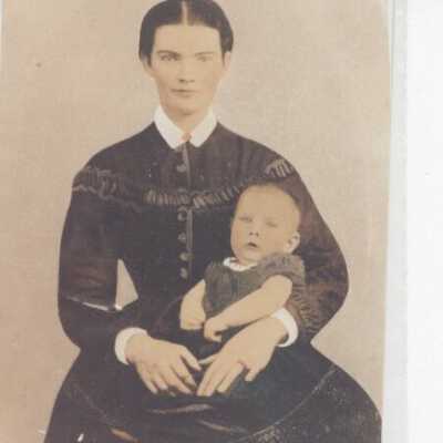 Phoebe Rebecca (Nichols) Vinzant and Daughter Lutheria May Weed
