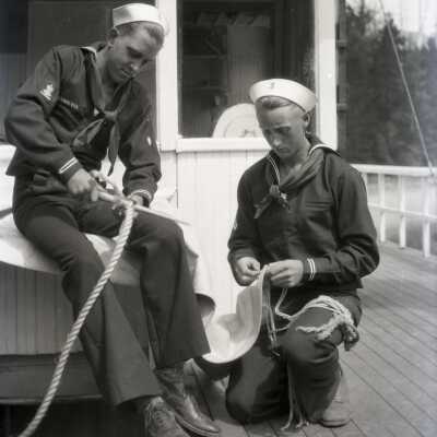 Sea Scouts practice Rope splicing Negative