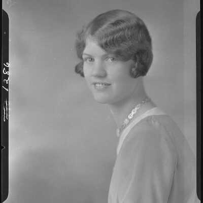 Photograph of a woman for Lynch - Negative # 1286 - Dated December 1929