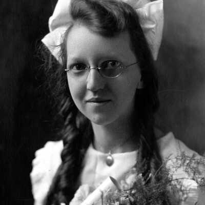 Violet Farr.