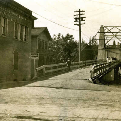 Oregon City-West Linn Suspension Bridge at 7th and Main - 1910
