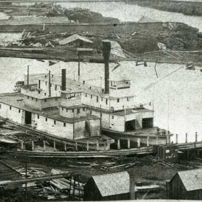 Steamboats "Shoo-fly" and "Alice" in Oregon City Willamette Basin
