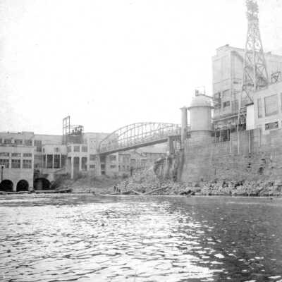 Crown Zellerbach and other mills, West Linn, OR.: Copyright: Clackamas County Historical Society; Origsize: 2x2; Origformat: Print-Photographic