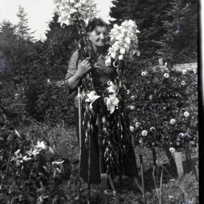 Woman with Flowers.