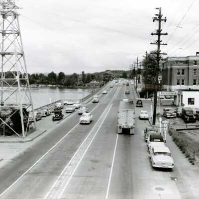 Oregon City Traffic on Highway 99E.: Copyright: None; Origsize: 8" x 10"; Origformat: Print-Photographic