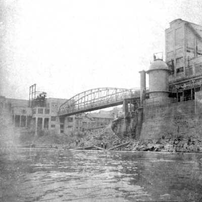 Crown Zellerbach and other mills, West Linn, OR.: Copyright: Clackamas County Historical Society; Origsize: 2x2; Origformat: Print-Photographic