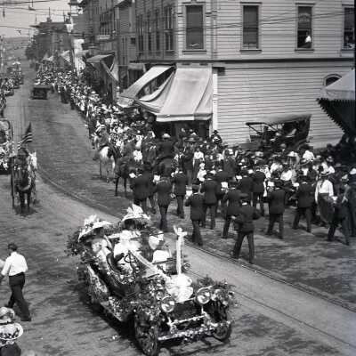 Oregon City 1915 - 4th of July Parade - 6th and Main