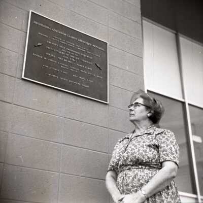 Oregon City 1977 - George Abernethy Memorial Plaque on Oregon City Post Office Building