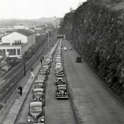 1943 Flood - Sight-seers Along Highway 99E at Oregon City