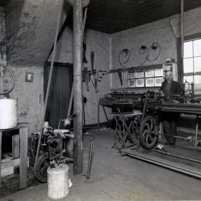 Searles Shop: Copyright: Clackamas County Historical Society; Origsize: 5x7; Origformat: Other
