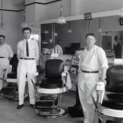 Si Wentworth Barber Shop, Canemah.