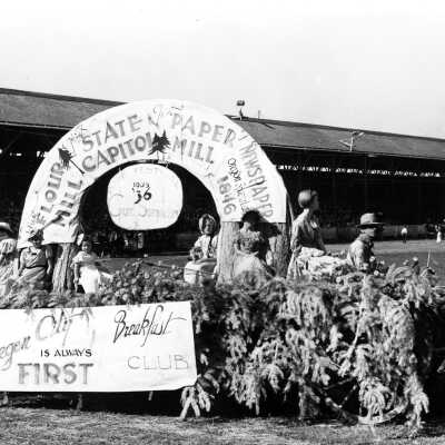 Territorial Days Parade - Oregon City - Breakfast Club Float at Kelly Field