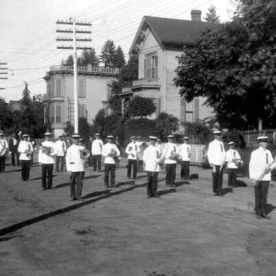 Oregon City Parade - Charman House and Logus House.