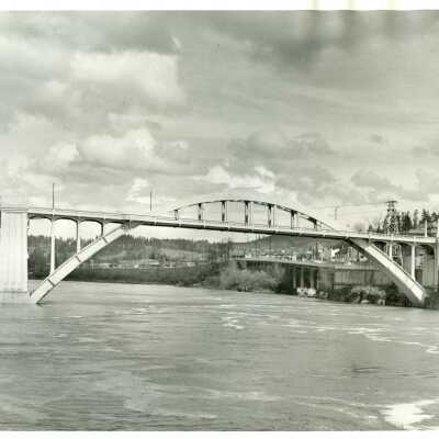 Arch Bridge over Willamette River between Oregon City/West Linn Oregon