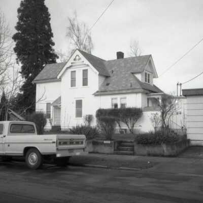 Unidentified Home in Gladstone, View #1