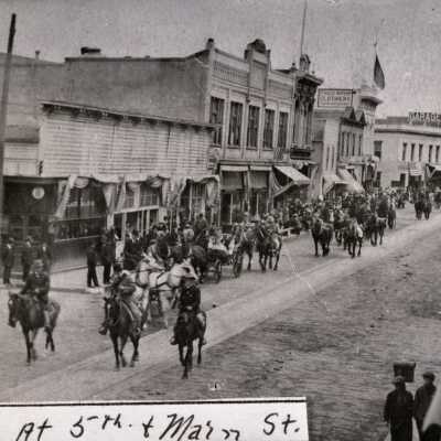 Oregon City 1910? - Parade - on 5th and Main Street