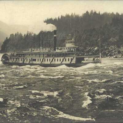 Steamboat - 1901 - Sternwheeler - On the Columbia River