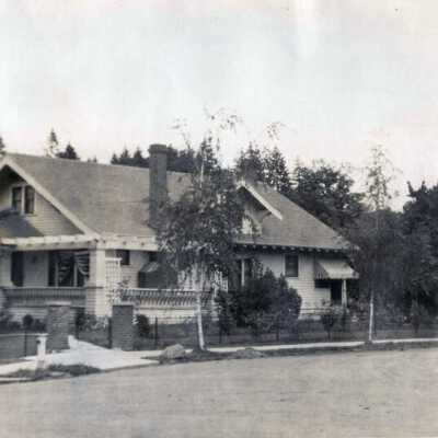 E. G. Caufield House, 11th & Washington, Oregon City.: Copyright: Clackamas County Historical Society; Origsize: 4" x 6"; Origformat: Print-Photographic