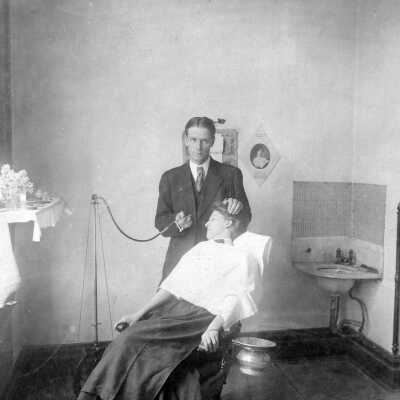Dr. Bailey, Dentist 1910 - Oregon City 507 Main Street