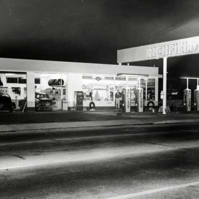 Hattan and fisher Gas Station: Copyright: Clackamas County Historical Society; Origsize: 8x10; Origformat: Other