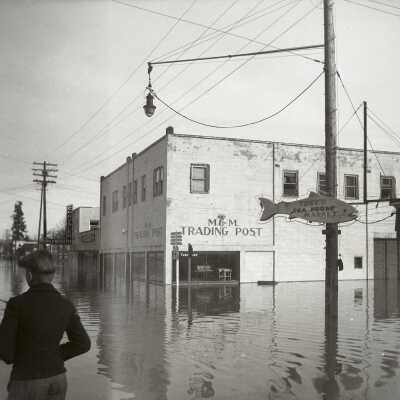 1943 Flood - 14th and Washington Streets - Tony's Seafood - Oregon City