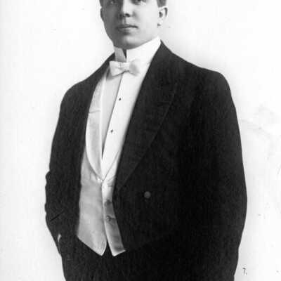 Edwin J. Cowles, Baritone. (B): Copyright: None; Origsize: 6" x 8"; Origformat: Print-Photographic