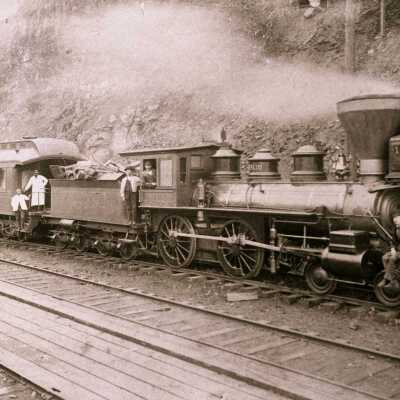Oregon City Southern Pacific Pay Train at 7th Street Station.