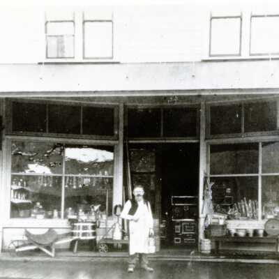 Frederichs Hardware Store, 7th Street, Oregon City.