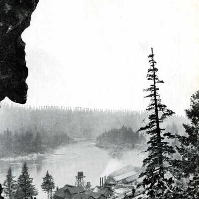 Coalca's Siding 1945 - Willamette River with Pillar at Side