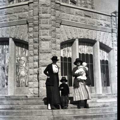 Crown Point Vista House - 1925/1935 - Two Women, Child and Baby