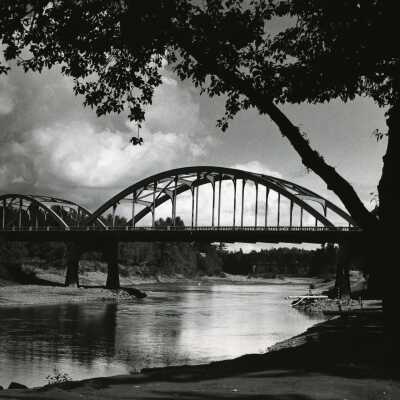 McLoughlin Bridge over Clackamas River.