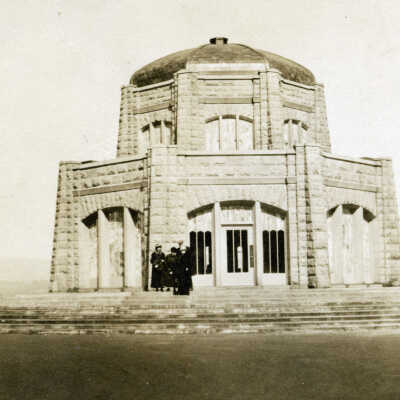 Vista House Memorial at Crown Point