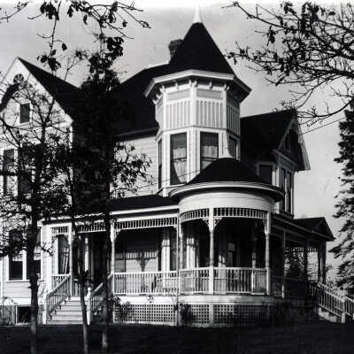 Chambers Howell House in Gladstone.: Copyright: None; Origsize: 4"x6"; Origformat: Print-Photographic