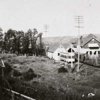 West Linn Railroad Station (W.F.R.R.) and Cars