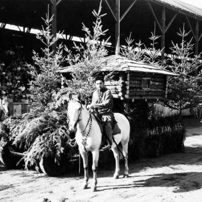 Oregon City Territorial Days - Fort Raines Blockhouse Float at Kelly Field