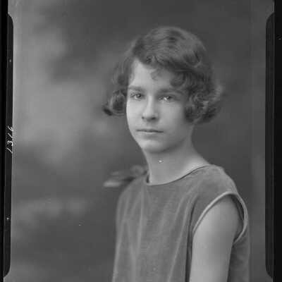 Photograph of a young woman for Dorothy Hammond - December 1929 - Negative