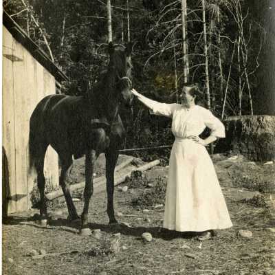 Maude Scoffins with horse