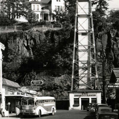 Oregon City Elevator and Chase House 1935