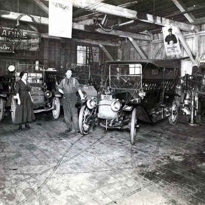 Pacific Highway Garage: Copyright: Clackamas County Historical Society; Origsize: 5x7; Origformat: Other