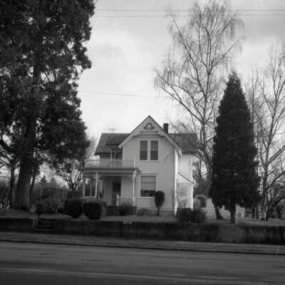 Unidentified Home in Gladstone when newer, View #1